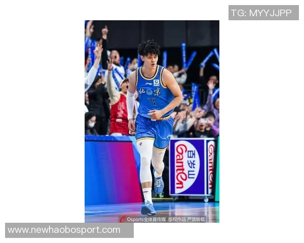 曾凡博在篮网首秀穿韦德之道12展现出色表现引发球迷热议